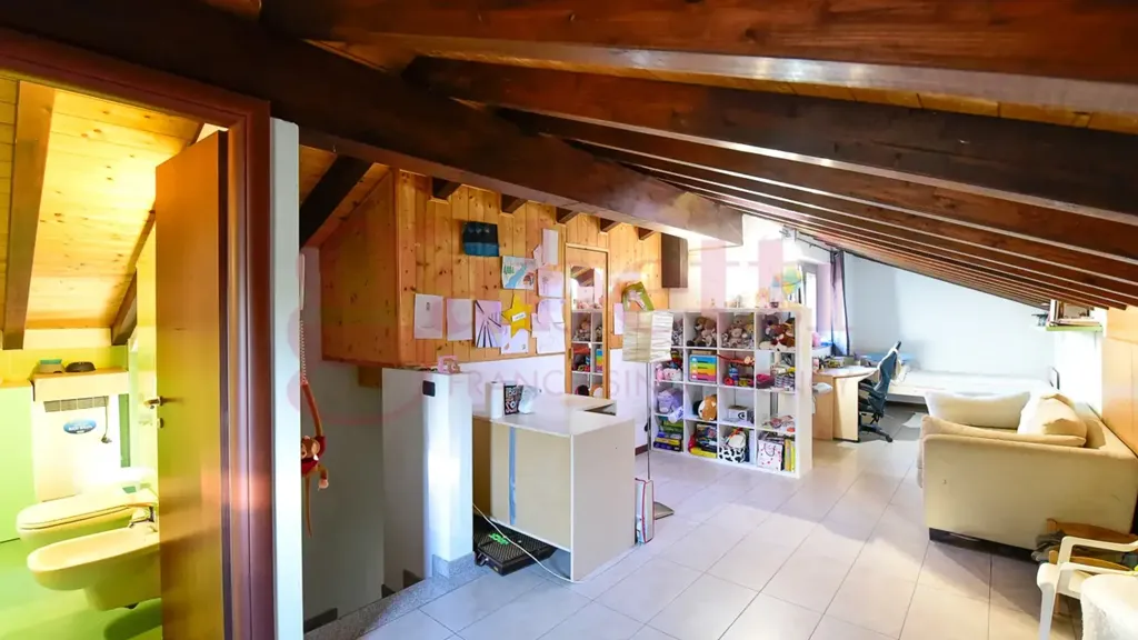 Toad - Modern Villa with Garden in Cantù
