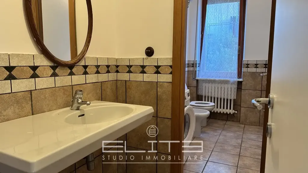Bagni - Two-Level Apartment with Private Garden in Ancona