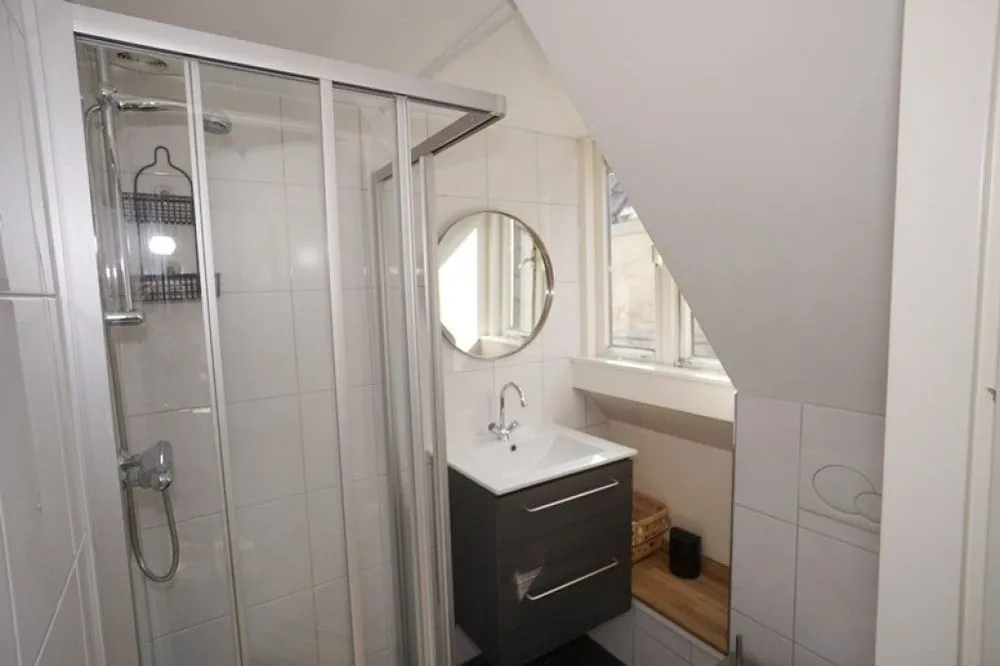 Vannitoad - Furnished Apartment with Balcony in Rotterdam