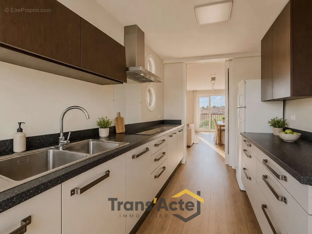 Köök - Bright 3-Bed Flat with Balconies in Loos