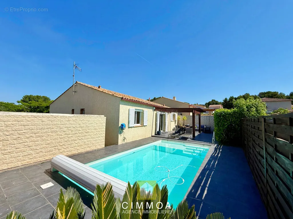 Piscine - Maison avec Piscine à Poussan