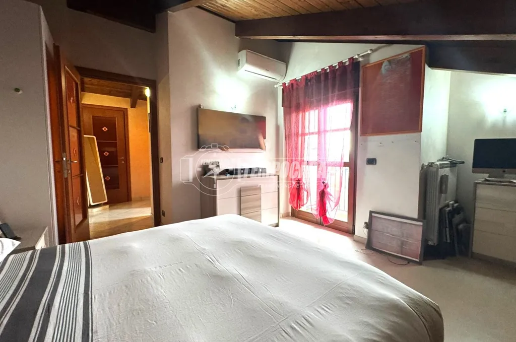 Magamistoad - Modern Apartment with Triple Aspect View in Givoletto