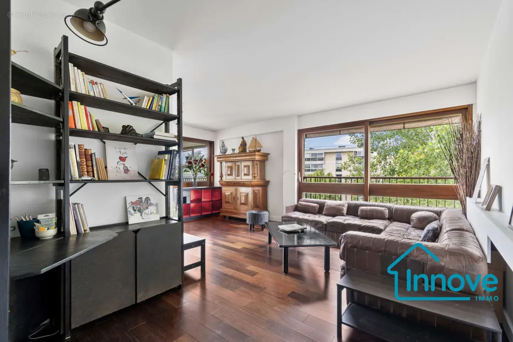 Living Room - Luxury Flat with West View in Le Chesnay