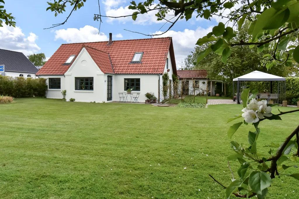Aed - Historic Villa with Garden in Snejbjerg
