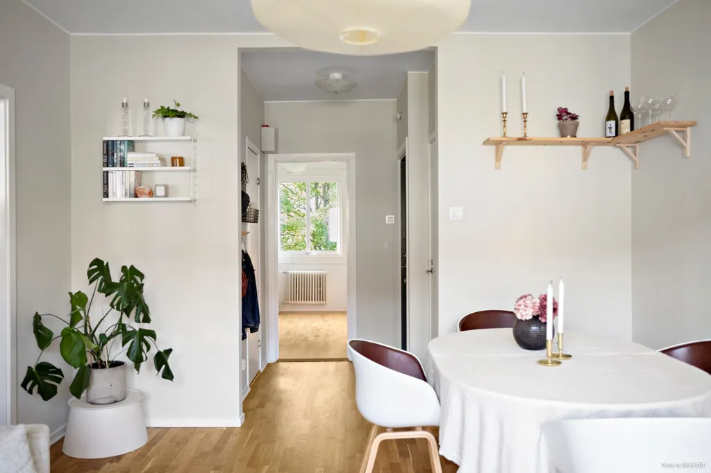Salle à manger - Loft-Style Apartment with High Ceilings in Krokslätt