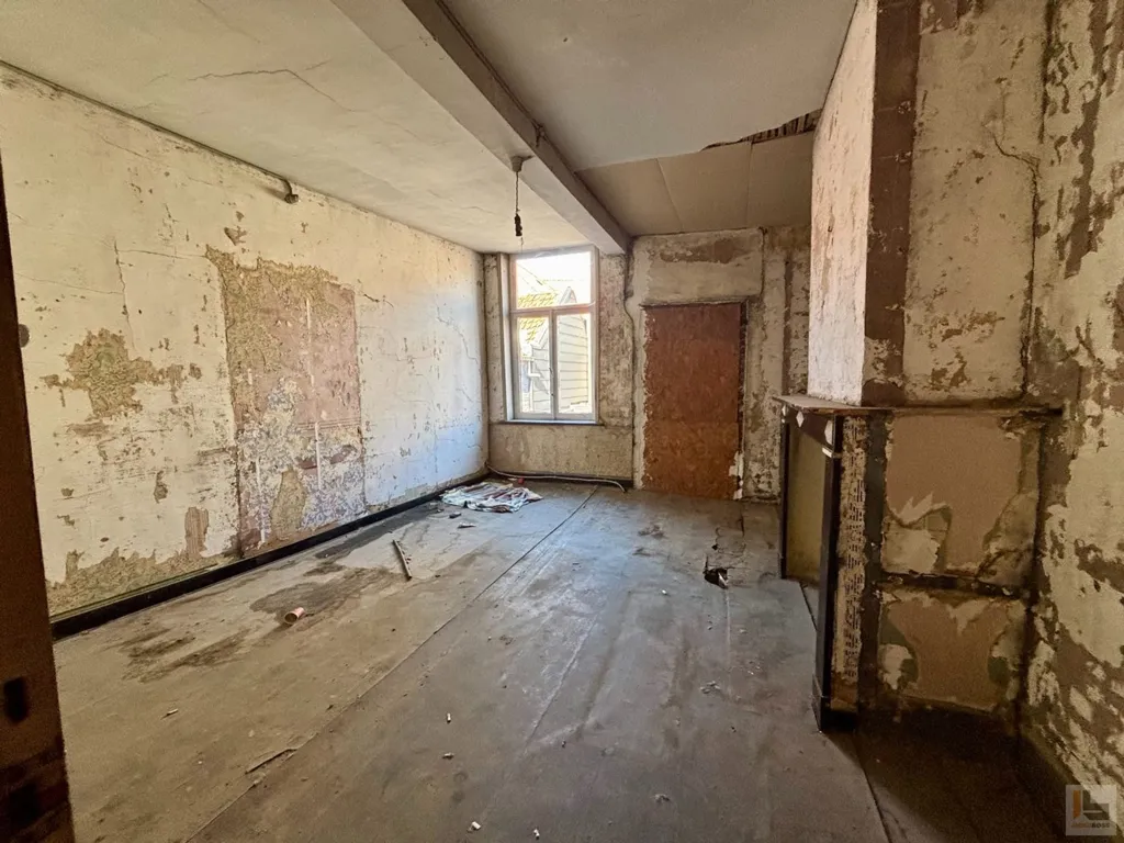 Toad - Mixed-Use Property with Commercial Space in Ronse