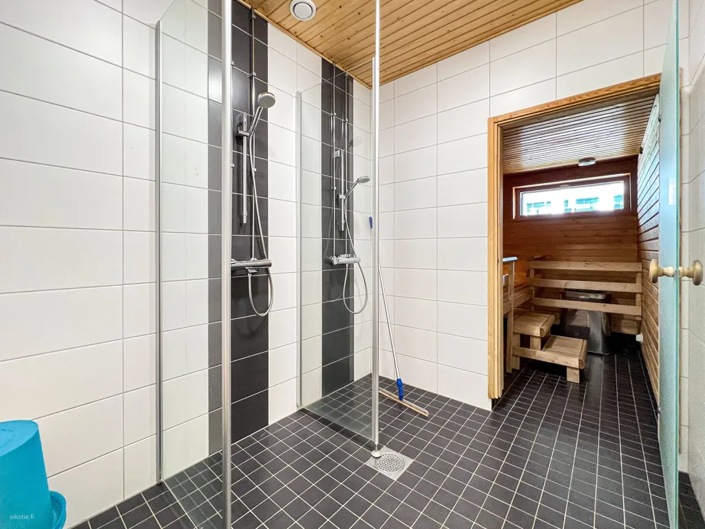 Salles de bain - Apartment with Balcony in Kivistö, Vantaa