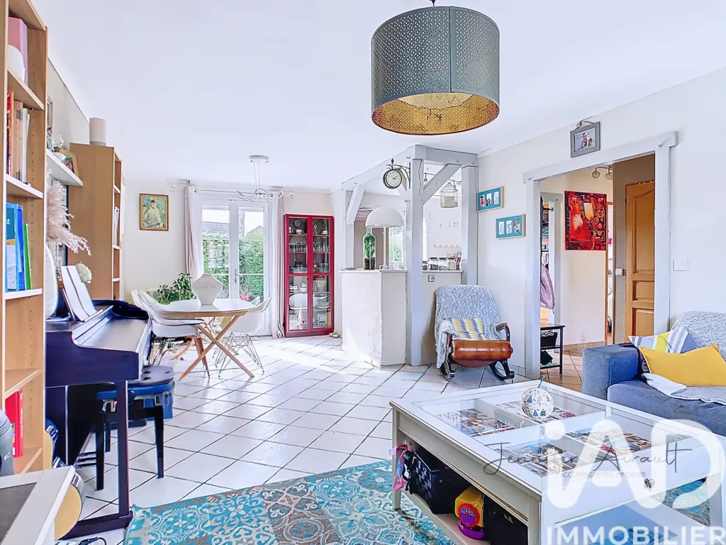 Séjour - Maison Traditionnelle avec Jardin à Montigny-Lencoup