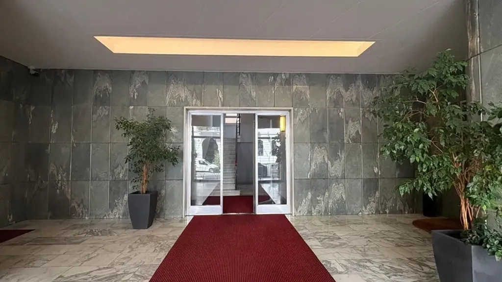 hallway_entrance