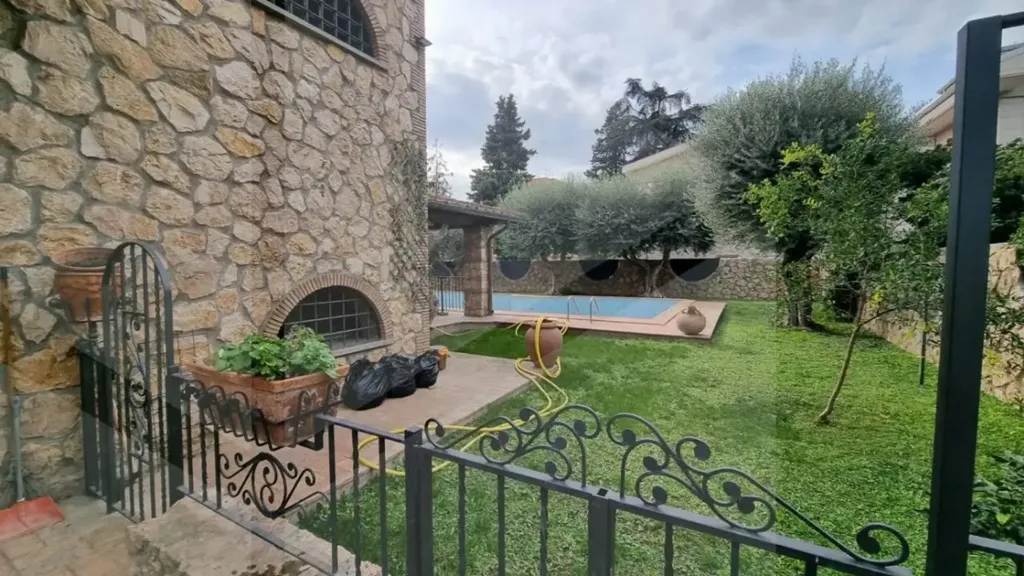 Piscine - Rustic Villa with Pool in Ciampino