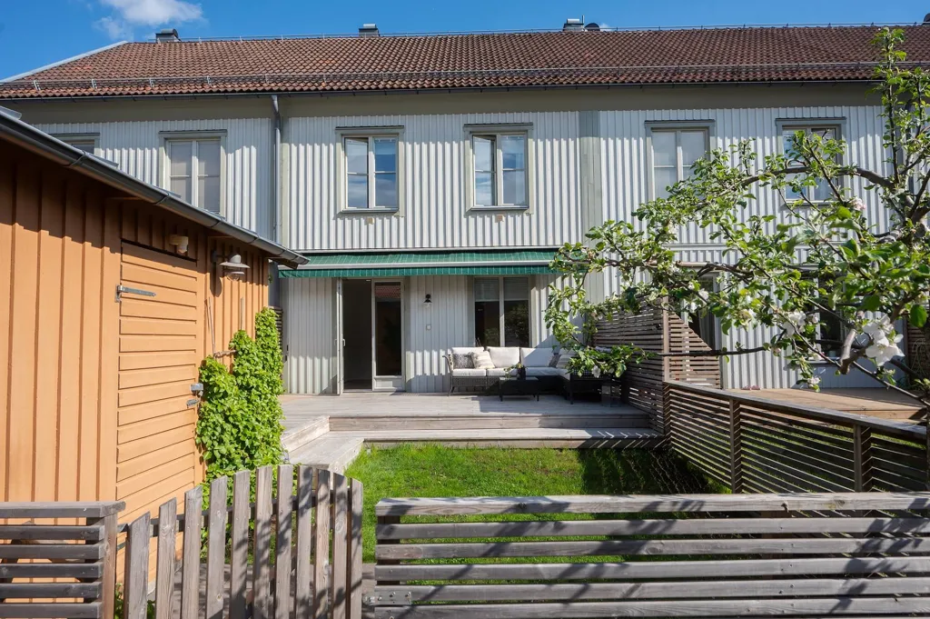 Aed - Terraced House with Garden in Tullinge