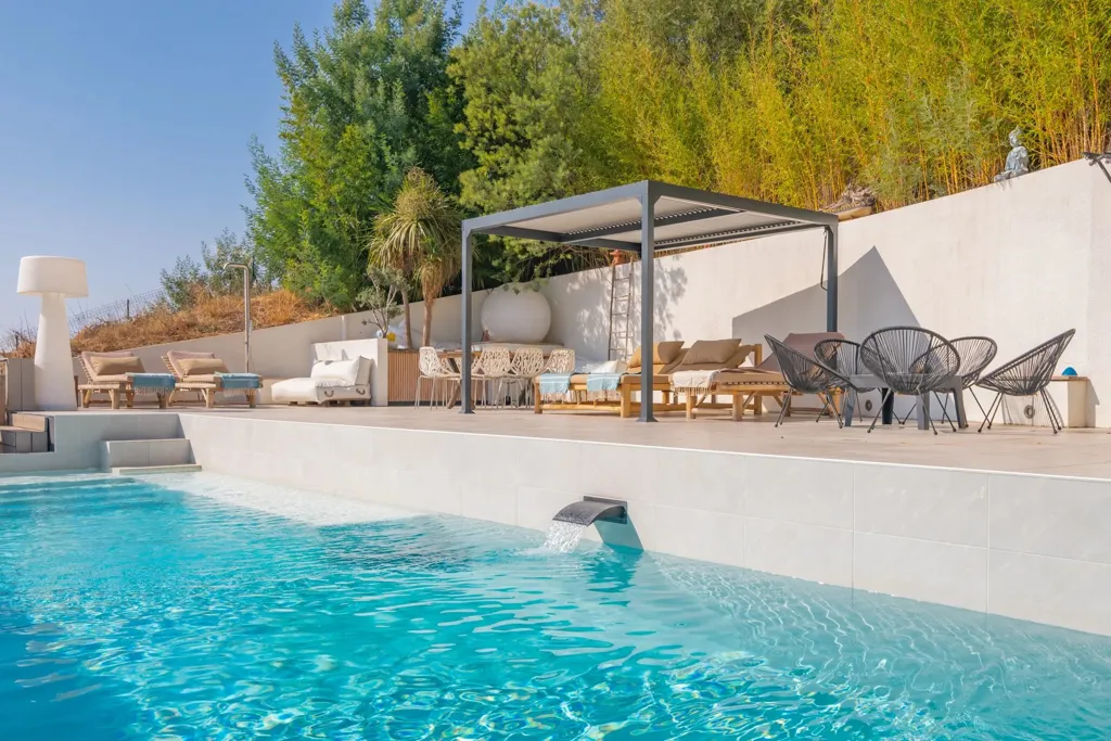 Piscine - Villa Contemporaine avec Vue Panoramique sur la Mer à Saint-Raphaël