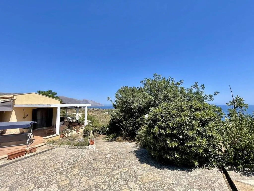 Terrace - Luxury Villa with Sea View in Conza, Sicily