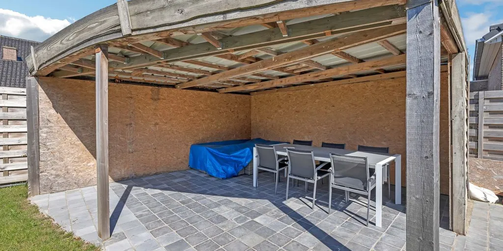 Terrass - Spacious House with Undercroft in Markegem