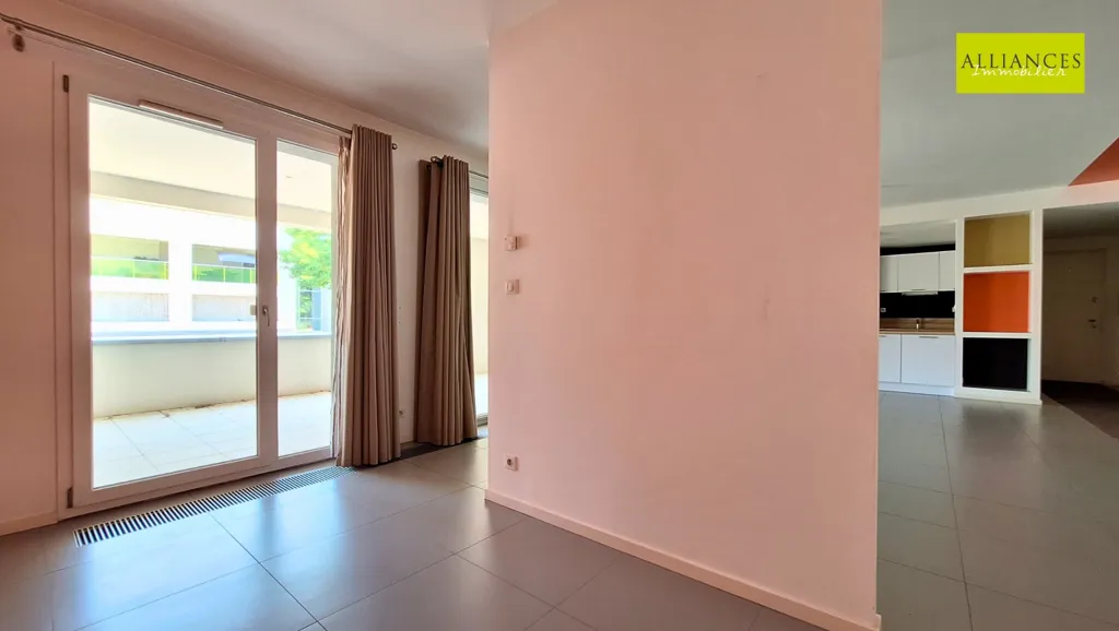 Hallway - Luxury Apartment with Terrace in Pfastatt