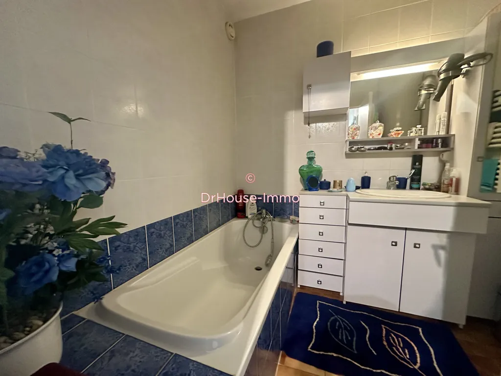 Salles de bain - Appartement avec Terrasse dans Résidence Sécurisée à Valence