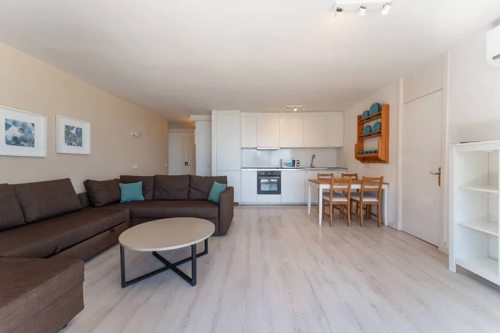 Elutuba - Seafront Apartment with Balcony in Magaluf