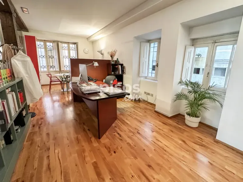Bureau - Modern Flat with Street View in Vitoria Centre