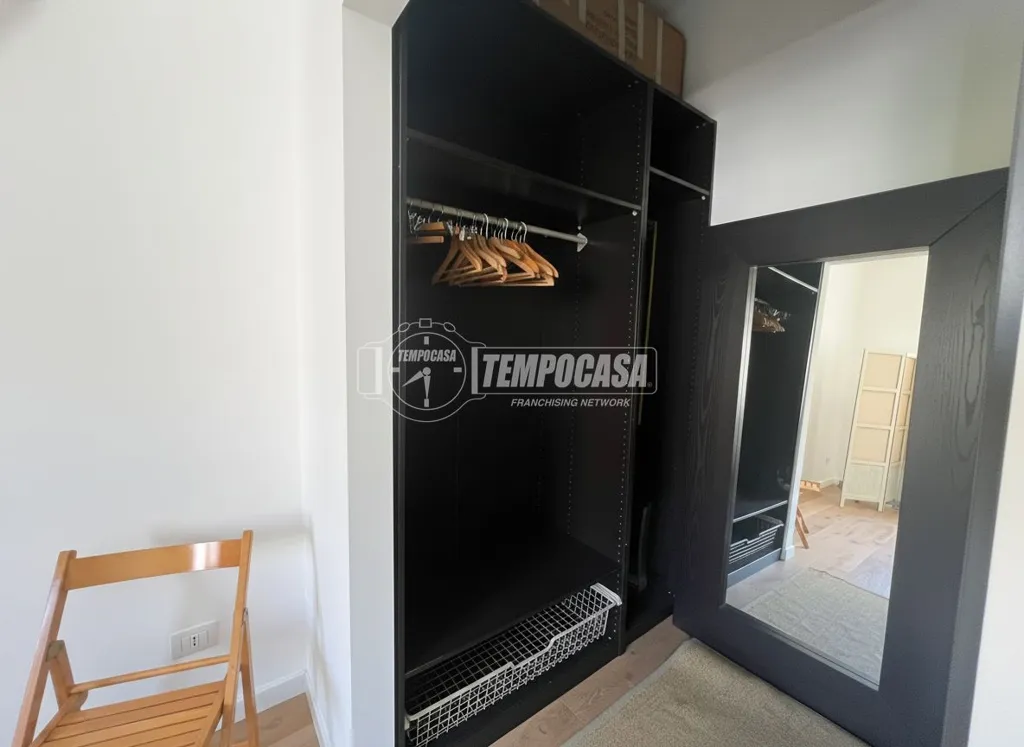 Toad - Modernised Flat with Balcony in Monza Centre