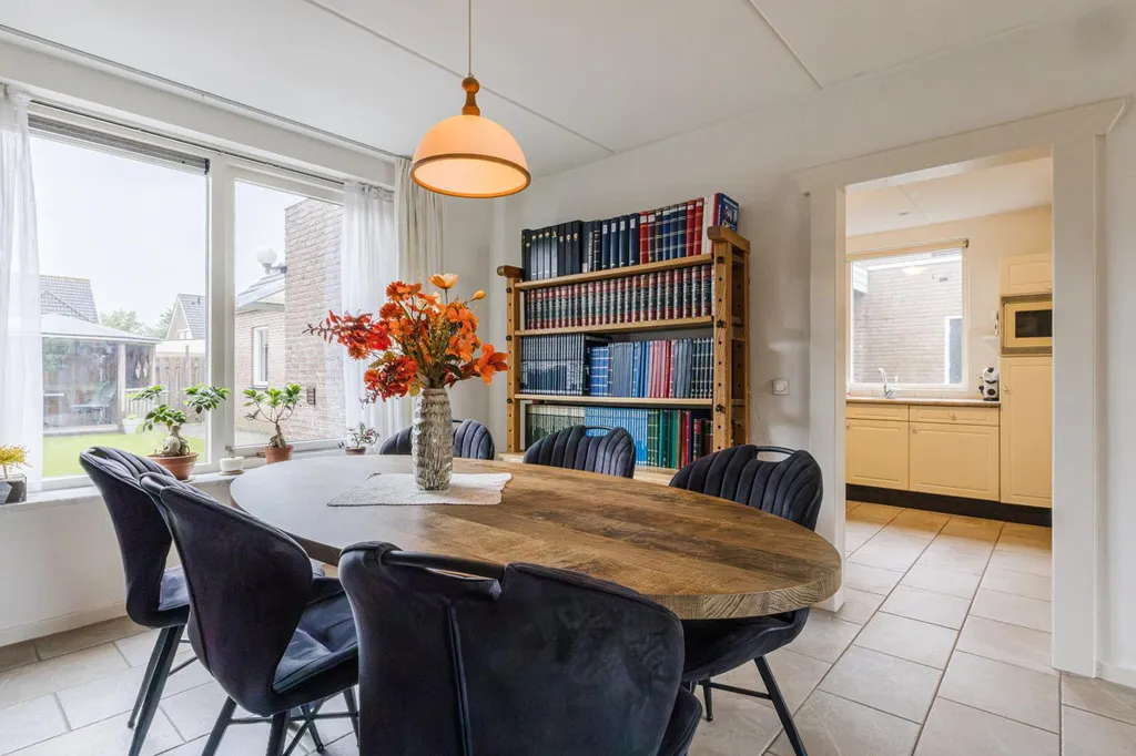 Salle à manger - Two-Storey House with Pergola in Loosbroek