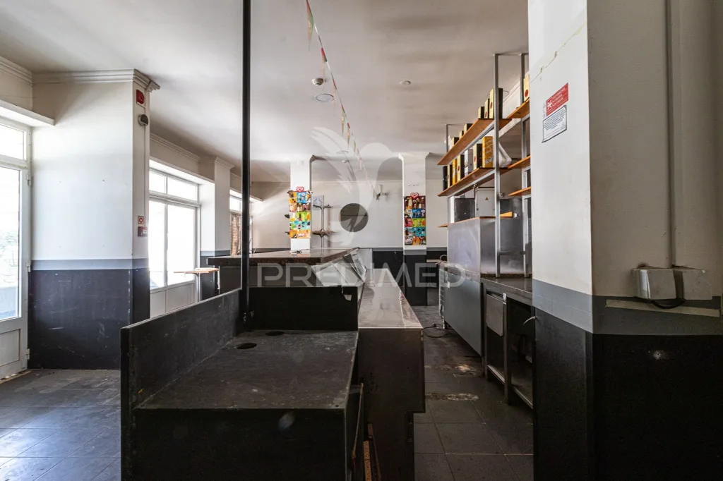 Pièces - Restaurant with Terrace in Cascais