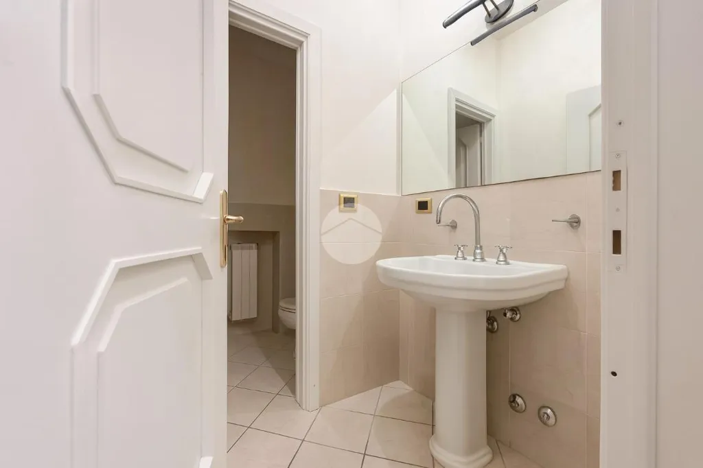 Salles de bain - Prestigious Villa with Park View in Collebeato