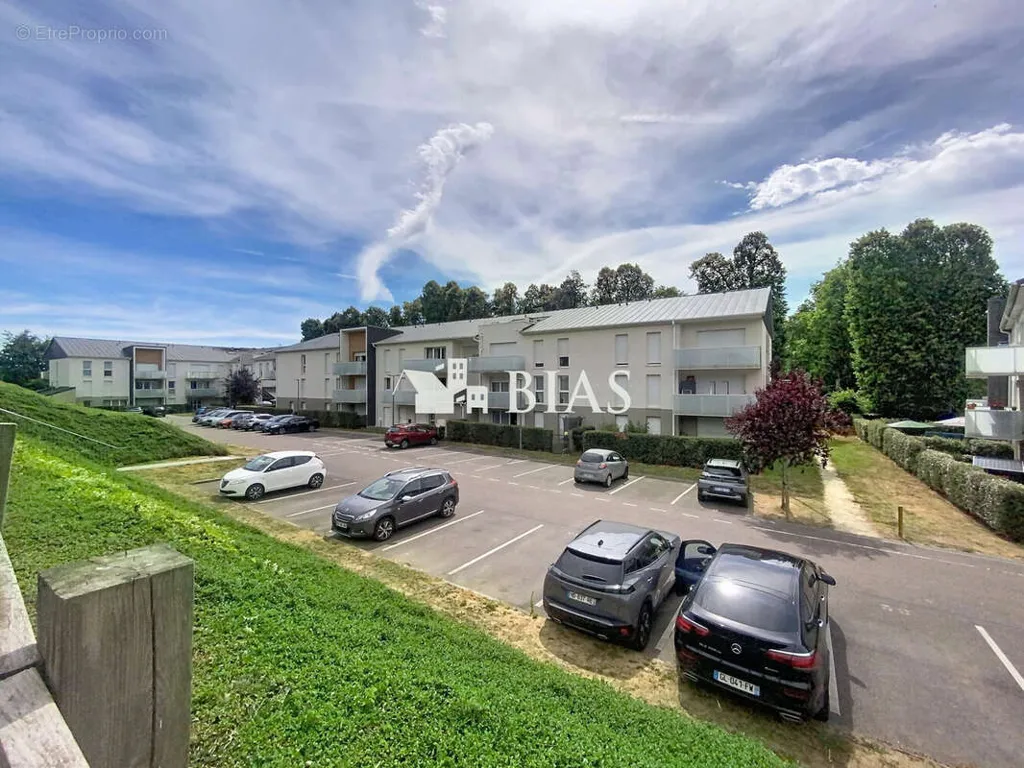 Extérieur - Appartement avec balcon et parking à Le Houlme