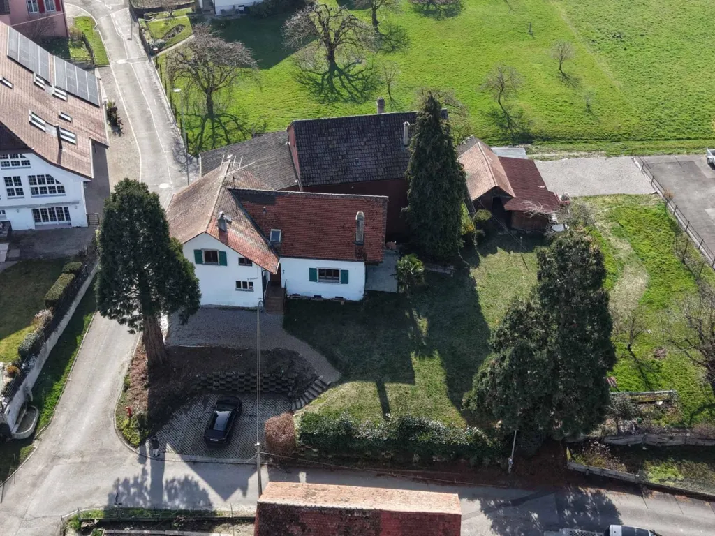 Õhuvaade - Retro House with Renovation Potential in Chevroux