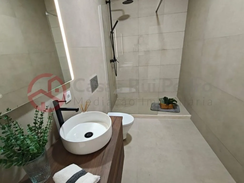 Vannitoad - Luxury Flat with Patio in Benfica, Lisbon