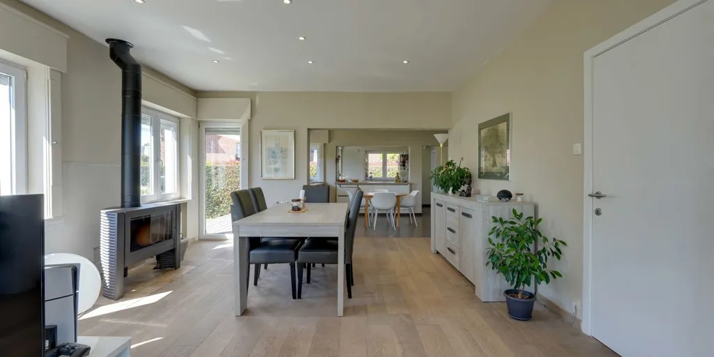 Salle à manger - Villa Pleine de Caractère avec Jardin à la Coquinie