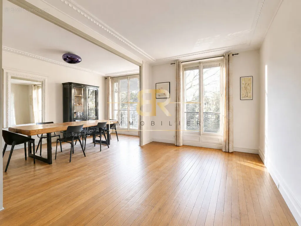 4-toaline korter asukohas Paris-17e