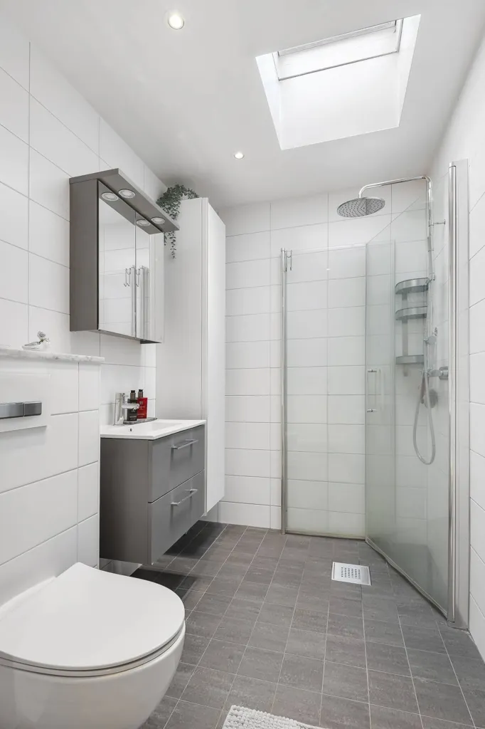 Vannitoad - Renovated Two-Bedroom Flat with Garden in Järfälla