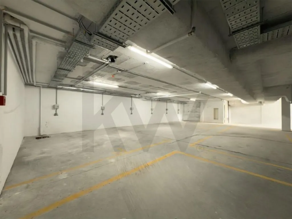 Garage - Luxury Flat with River View in Aveiro Centre