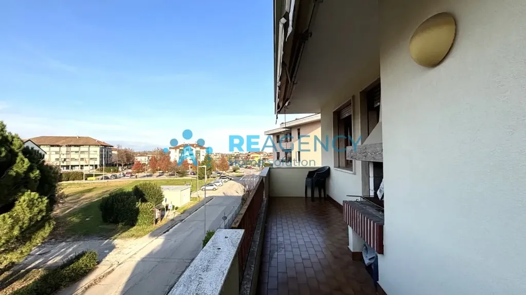 Rõdu - Apartment with Terrace in Creazzo