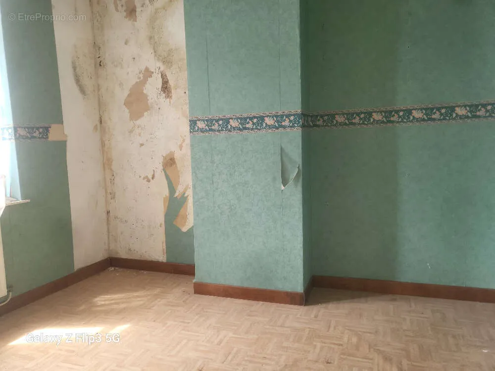 Rooms - Renovable Building with Commercial Space in Roubaix