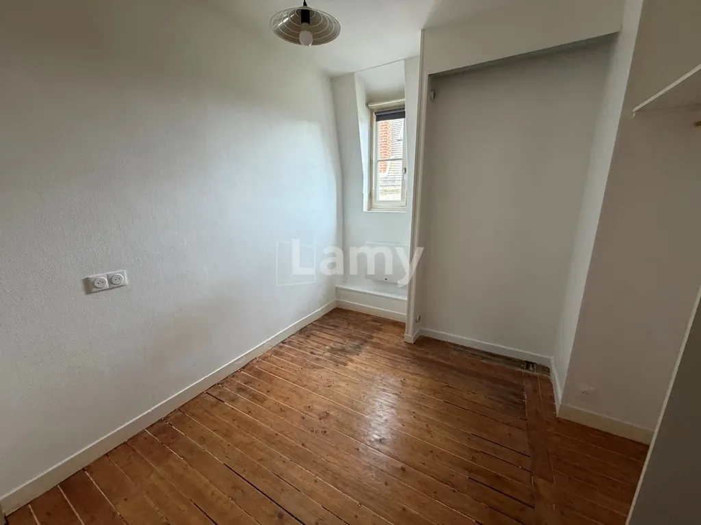 Pièces - Appartement Charmant avec Parquet au Sud dans Quartier Historique