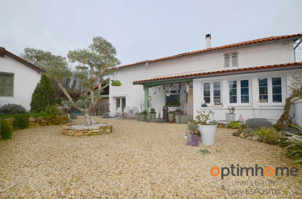 Extérieur - Maison de Village Rénovée à Nieuil, Charente