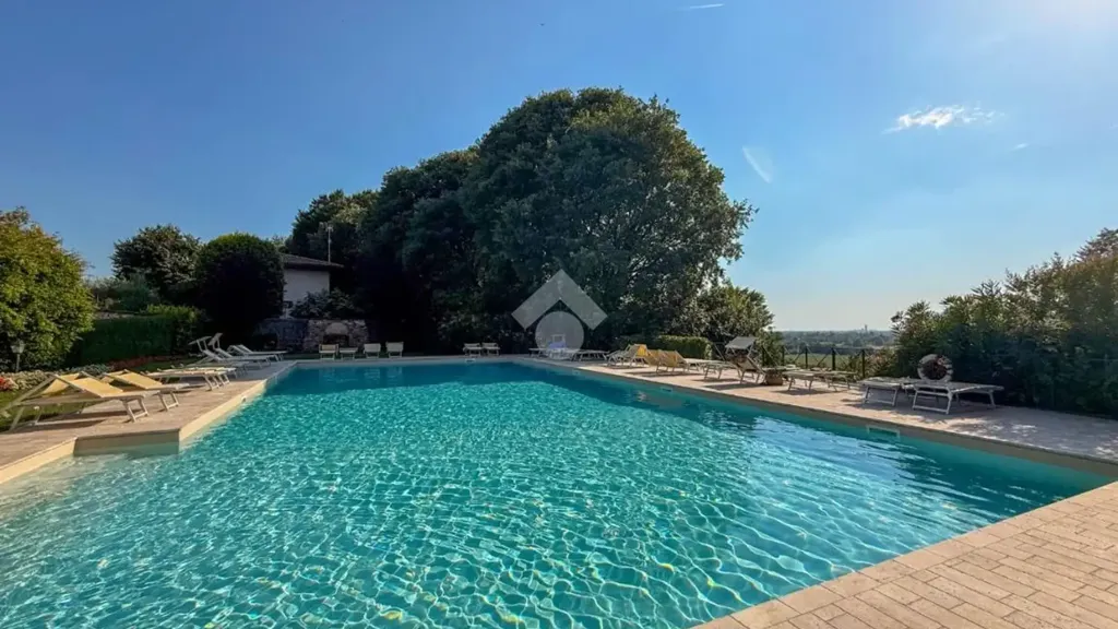 Piscina - Elegant Apartment with Pool in Calvagese della Riviera