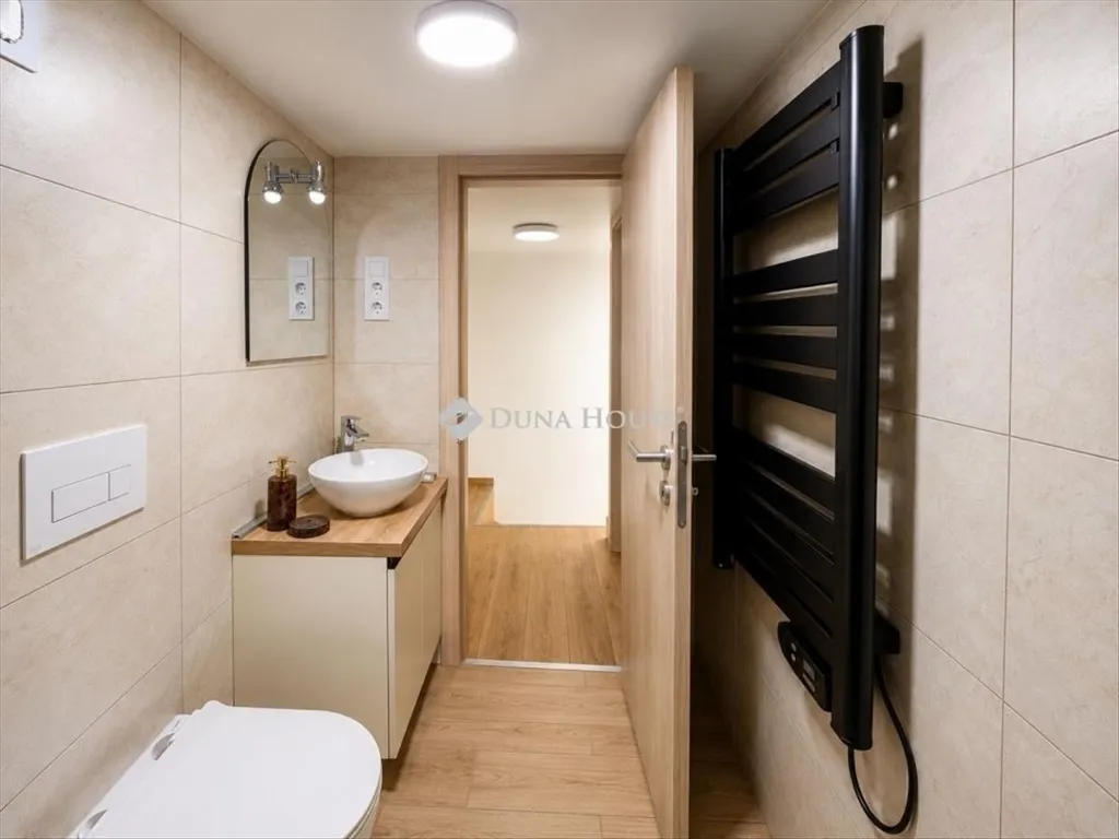 Salles de bain - Renovated Flat with Garden in Budapest 7th District