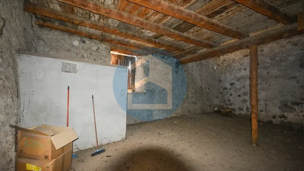 Rooms - Terraced House with Potential in Niardo
