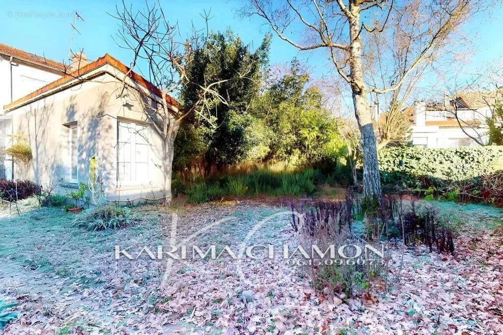 Garden - 5-room house in L'hay-Les-Roses