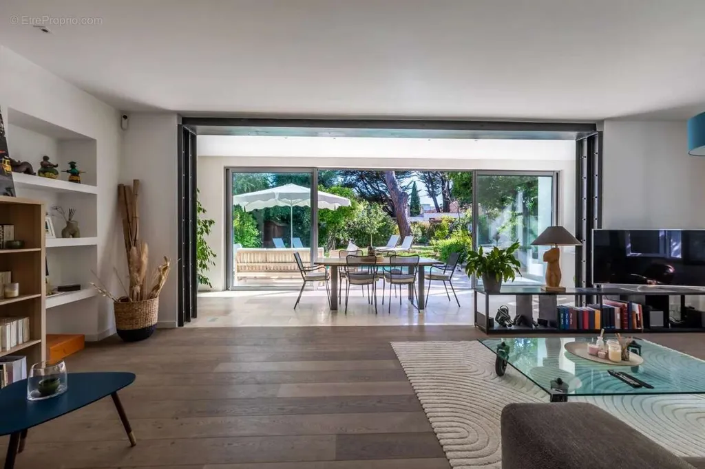 Elutuba - Villa with Pool and Garden in Cannes