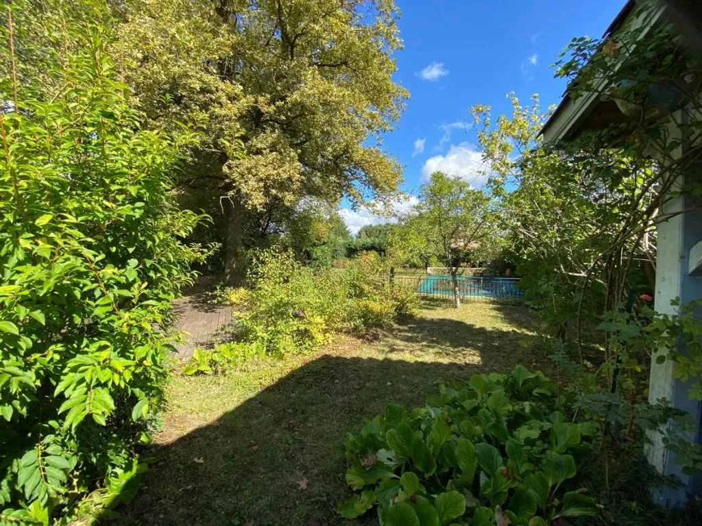 Jardin - Maison en Pierre avec Piscine à Dommartin