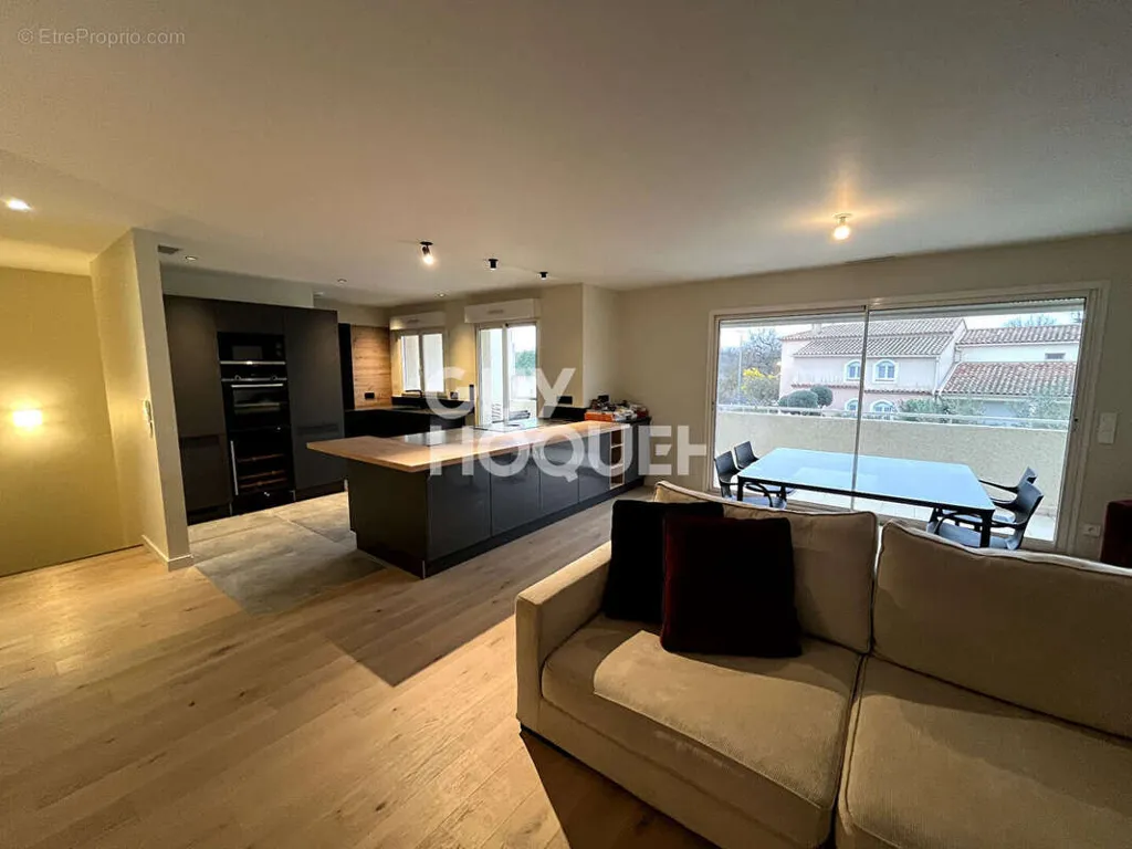 Elutuba - Luxury T4 Flat with Terrace in Mas Vermeil