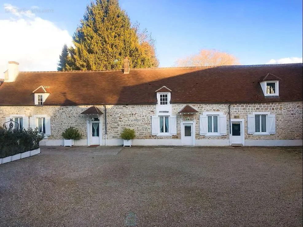 Extérieur - Demeure en Pierre avec Piscine près de Milly-la-Forêt