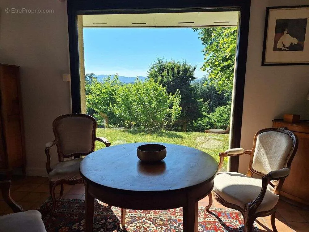 Salle à manger - Villa d'Architecte avec Vue sur les Monts du Lyonnais à Lyon-5e