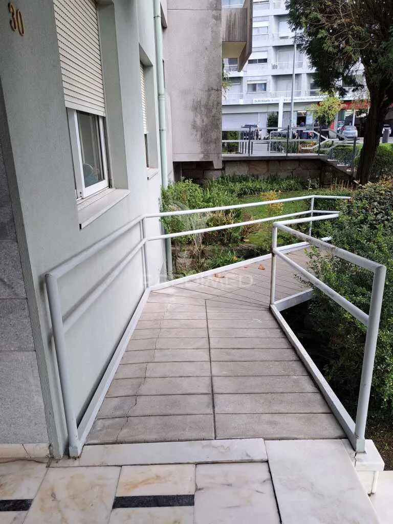 Esik - T3 Apartment with Metro Access in Porto
