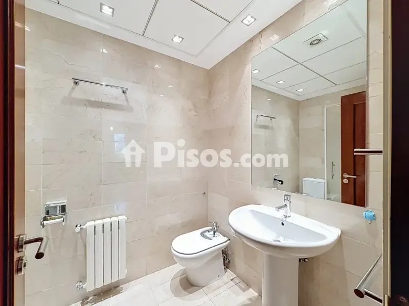 Salles de bain - Apartment with Parking and Storage in Escaldes-Engordany