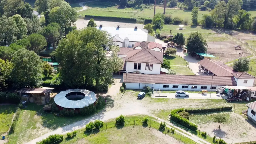Villa with Equestrian Centre in Ameno