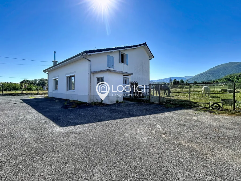 Extérieur - Maison T8 avec Grand Terrain à Lestelle-Bétharram